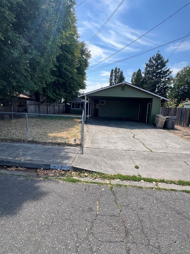 511-513 SE L St in Grants Pass, OR - Building Photo - Building Photo