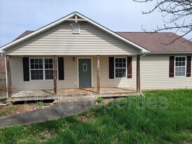 1805 McCarter St in Sevierville, TN - Building Photo