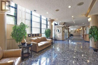 25 Trailwood Dr in Mississauga, ON - Building Photo - Building Photo