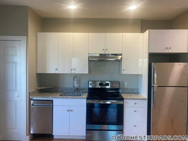 1084 Dorchester Ave in Boston, MA - Building Photo - Building Photo