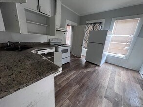 513 W Caney St in Wharton, TX - Foto de edificio - Building Photo