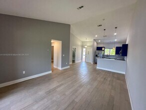 8210 NW 191st St in Hialeah, FL - Building Photo - Building Photo