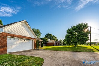 590 Monroe Rd in Meridianville, AL - Foto de edificio - Building Photo