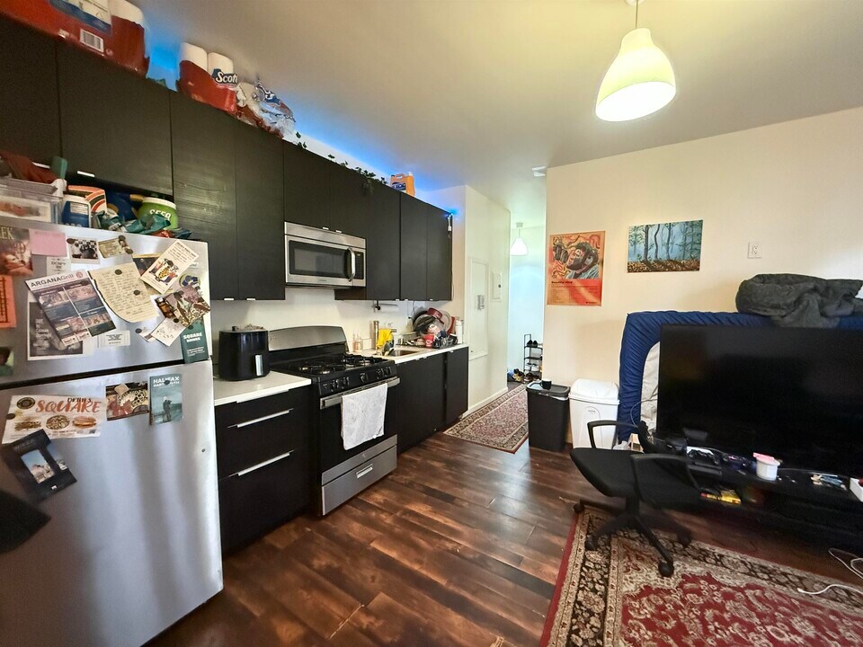 160 Vroom St in Jersey City, NJ - Building Photo