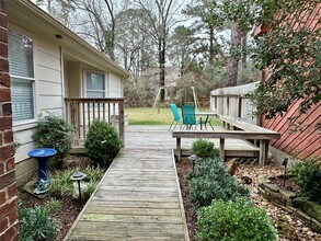 11530 Twain Dr in Montgomery, TX - Foto de edificio - Building Photo