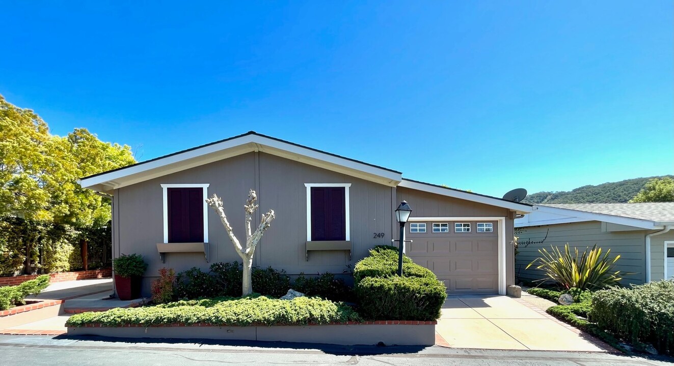 249 Country Club Dr in Avila Beach, CA - Building Photo