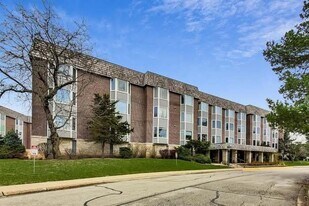 2500 Windsor Mall in Park Ridge, IL - Building Photo