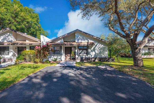 4143 Palm Forest Dr N in Delray Beach, FL - Building Photo - Building Photo