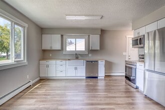 477 7th Ave E N in Columbia Falls, MT - Building Photo - Building Photo