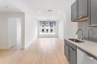 355 Claremont Ave in Jersey City, NJ - Building Photo - Building Photo