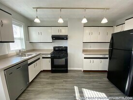 195 Maverick St in Boston, MA - Building Photo