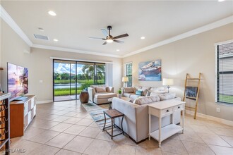 11520 Summerview Way in Ft. Myers, FL - Foto de edificio - Building Photo