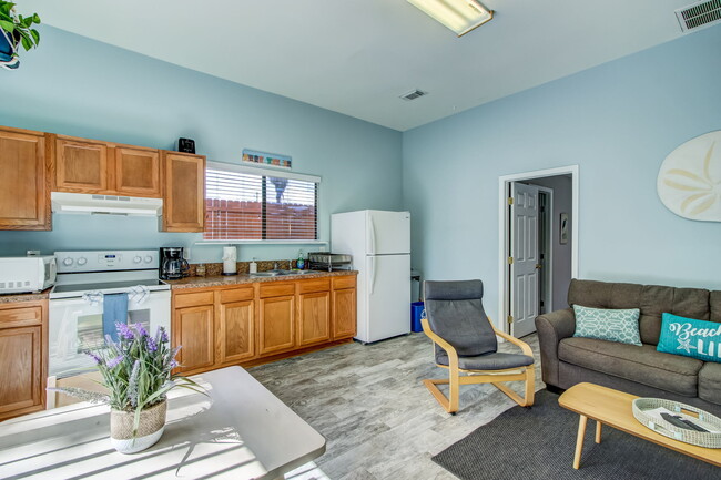 826 5th Ave N, Unit B in Jacksonville Beach, FL - Building Photo - Building Photo