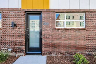 4100 E Warren Ave in Denver, CO - Building Photo - Building Photo