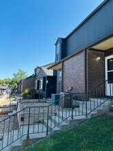Windchase Flats &amp; Townhomes in Topeka, KS - Foto de edificio - Building Photo