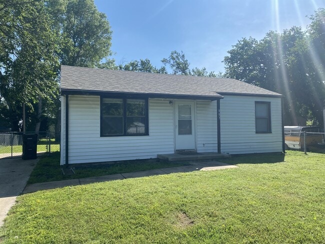 property at 807 Choctaw Ave