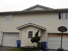 530 SW Fall St in Newport, OR - Building Photo