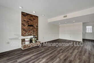2220 E Victory Dr in Savannah, GA - Building Photo - Building Photo