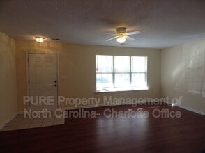 1867 Forest Side Ln in Charlotte, NC - Foto de edificio - Building Photo