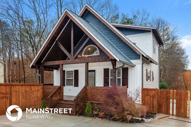 8135 Westbourne Dr in Charlotte, NC - Foto de edificio - Building Photo