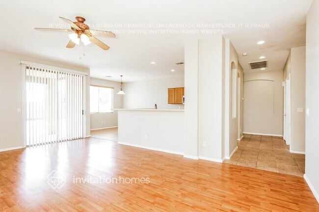 3213 S 103rd Dr in Tolleson, AZ - Foto de edificio - Building Photo