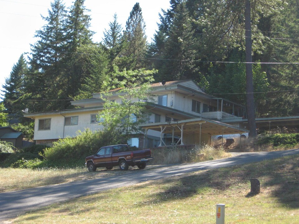 128 Lee Ave in Glide, OR - Building Photo