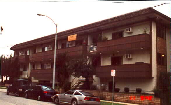 10805-10809 Missouri Ave in Los Angeles, CA - Building Photo