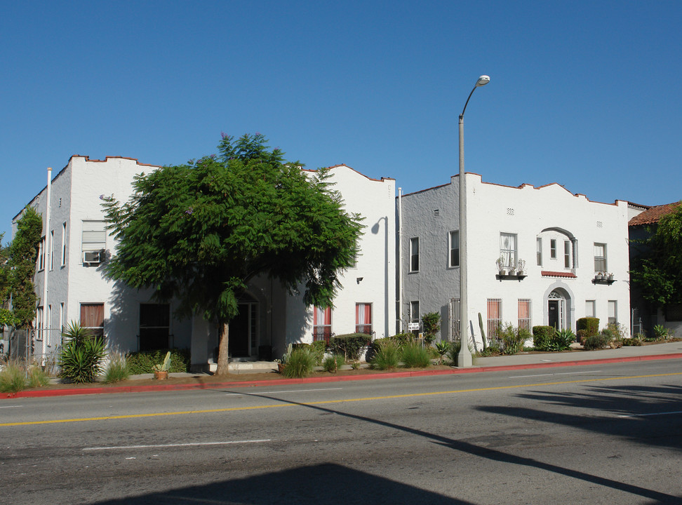 827-835 Silver Lake Blvd in Los Angeles, CA - Building Photo