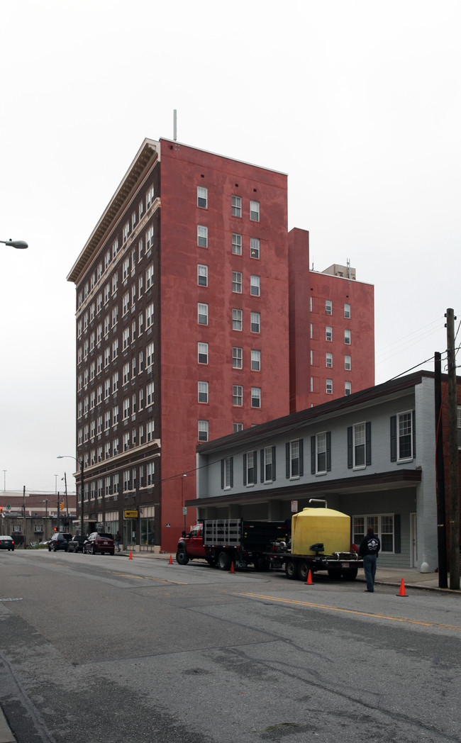 Cape Fear Hotel Apartments in Wilmington, NC - Building Photo - Building Photo