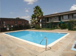 Deer Park Gardens in Deer Park, TX - Foto de edificio - Building Photo