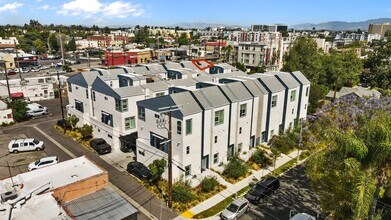 4831 Craner Ave in North Hollywood, CA - Foto de edificio - Building Photo