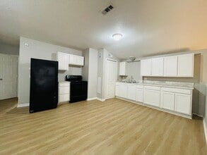 1702 S Sterling Ave in Independence, MO - Building Photo - Building Photo
