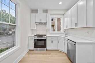 1546 Chapel St in New Haven, CT - Building Photo - Building Photo