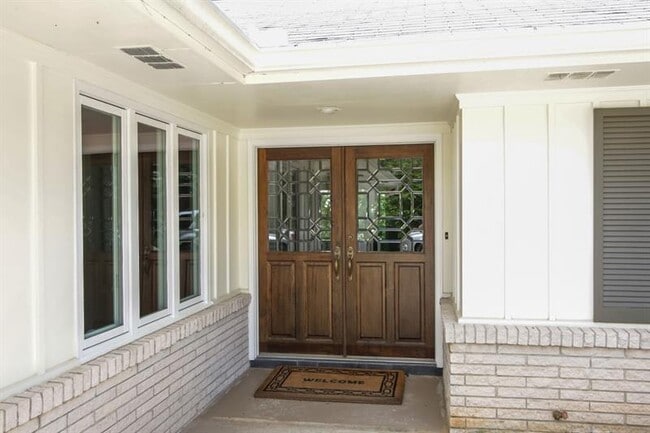 720 Langford Ln NW in Sandy Springs, GA - Building Photo - Building Photo