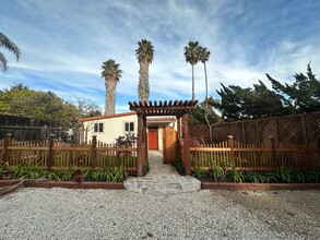 4565 Hollister Ave in Santa Barbara, CA - Building Photo - Building Photo