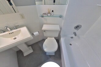697 10th Ave, Unit 5RN in New York, NY - Building Photo - Building Photo