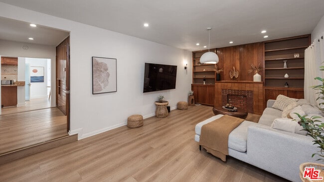 237 S Doheny Dr in Beverly Hills, CA - Building Photo - Building Photo