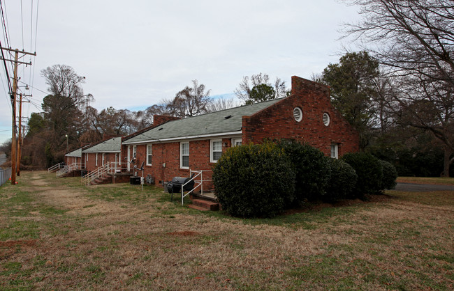 Woodland Drive Apartments in Charlotte, NC - Foto de edificio - Building Photo