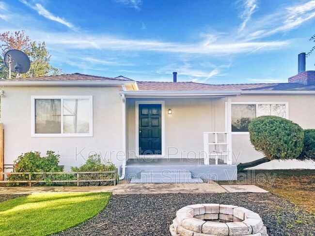 360 Mesa Rd in Gilroy, CA - Building Photo - Building Photo