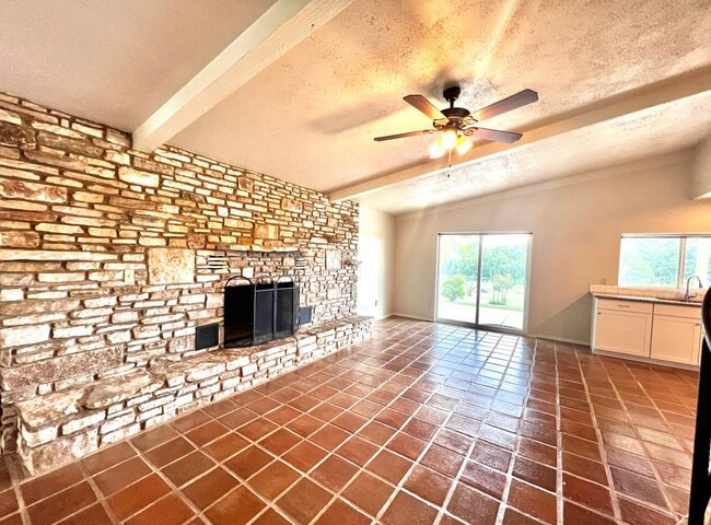 1959 Arcadia Loop in Kerrville, TX - Building Photo - Building Photo