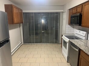 1705 W Victoria Dr, Unit 203 in Mount Prospect, IL - Building Photo - Building Photo
