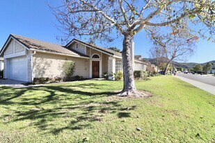 290 Calle Tamega in Camarillo, CA - Building Photo