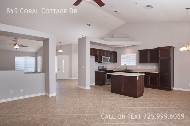 849 Coral Cottage Dr in Henderson, NV - Building Photo - Building Photo