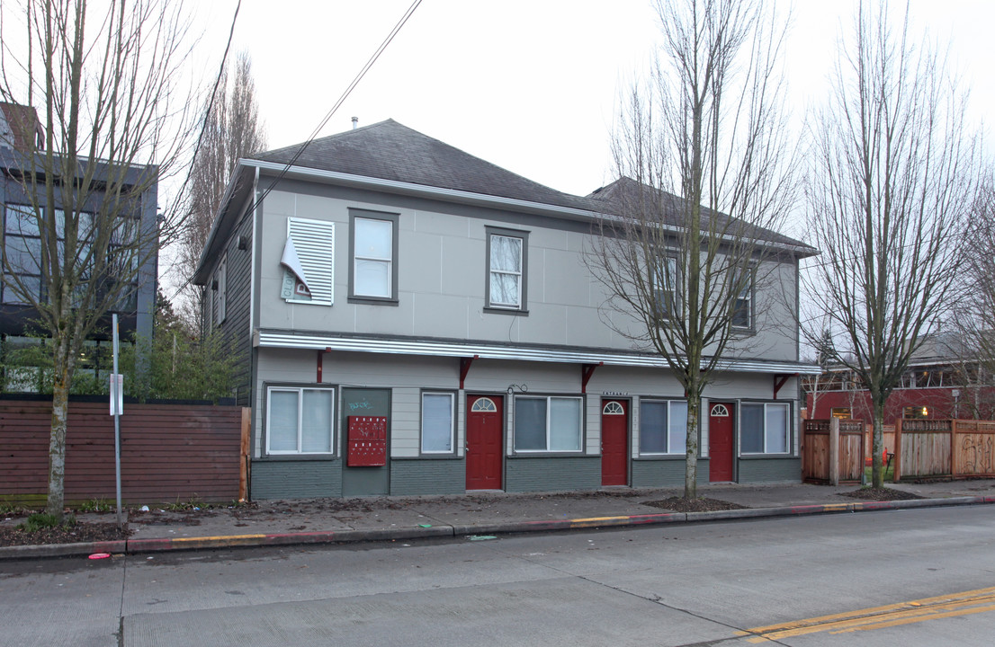 817 S Cloverdale St in Seattle, WA - Foto de edificio