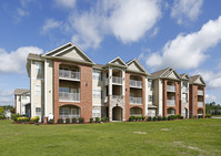 Carolina Place Apartments in Jacksonville, NC - Building Photo - Building Photo