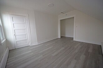 358 Washington St, Unit #2 in New Britain, CT - Building Photo - Building Photo