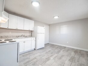 9407 E 17th Ave in Aurora, CO - Foto de edificio - Building Photo