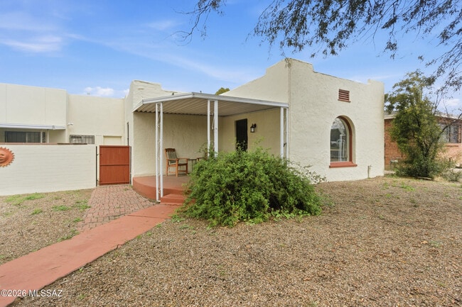 property at 1419 E Linden St