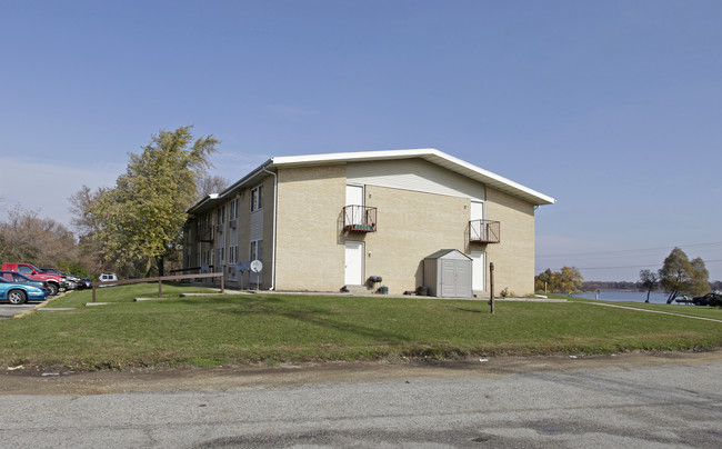 Lakeview Terrace Apartments in Delavan, WI - Foto de edificio - Building Photo