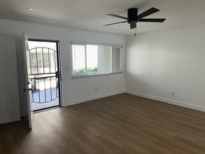 1221 Amethyst St, Unit APT B in Redondo Beach, CA - Building Photo - Building Photo